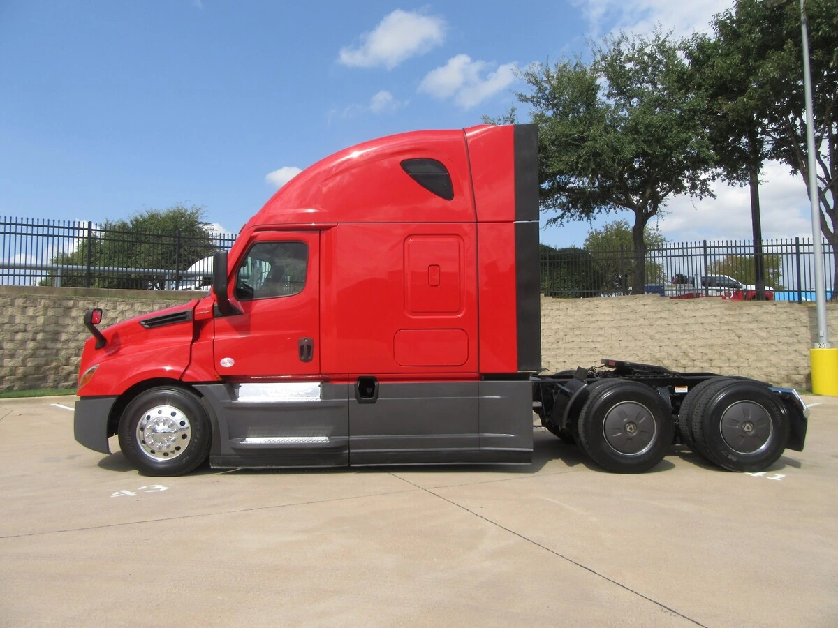 2023 Freightliner Cascadia — photo 6