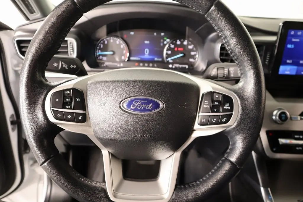 2023 Ford Explorer XLT photo 2