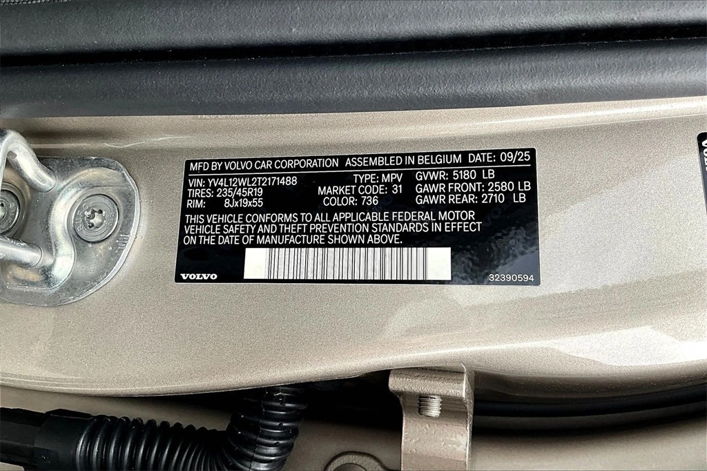 2026 Volvo - image 8