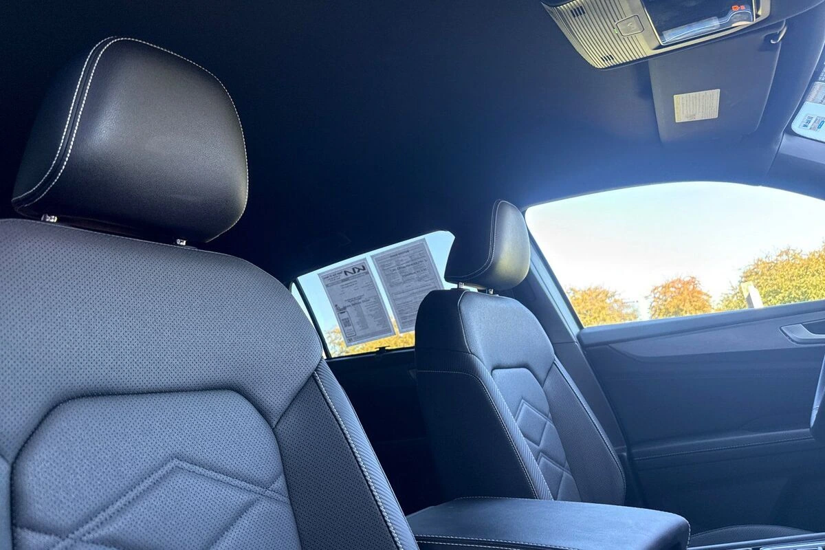 2025 Volkswagen Atlas Cross Sport SE w/Tech - Photo 17