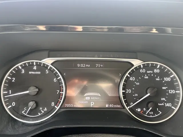 2025 Nissan Pathfinder SV photo 6
