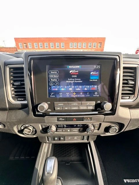 2024 Nissan Frontier SL - Photo 13