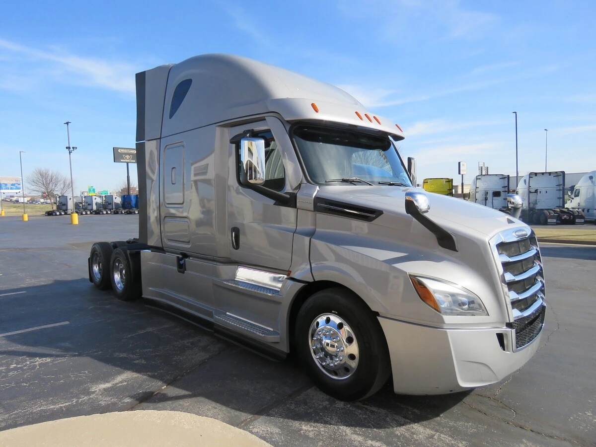 2023 Freightliner Cascadia - image 10