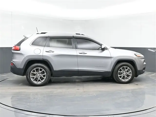 2018 Jeep Cherokee Latitude photo 9