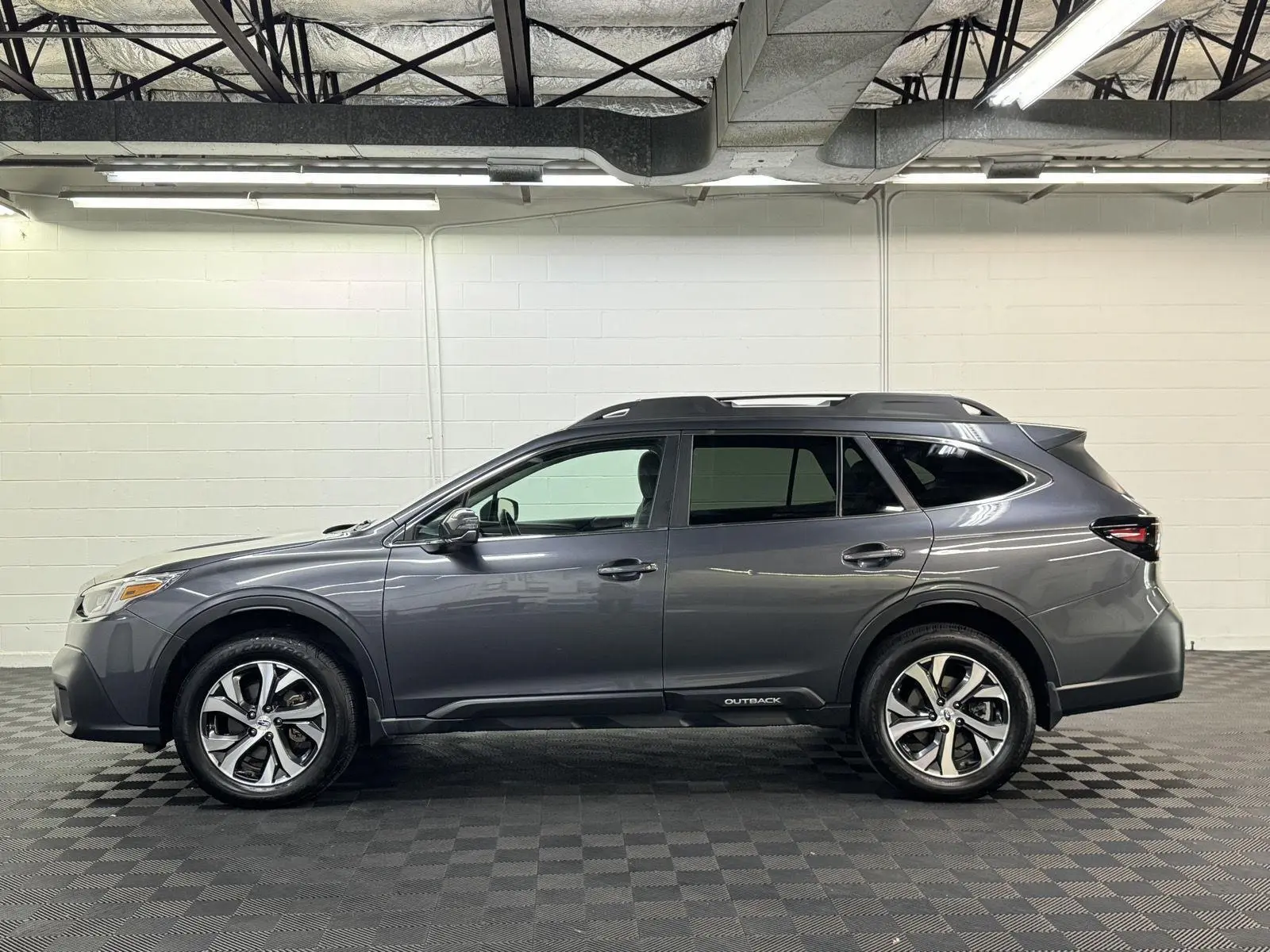 2021 Subaru Outback Limited XT photo 3