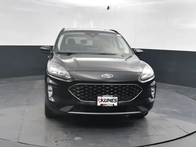 2022 Ford Escape Titanium photo 2