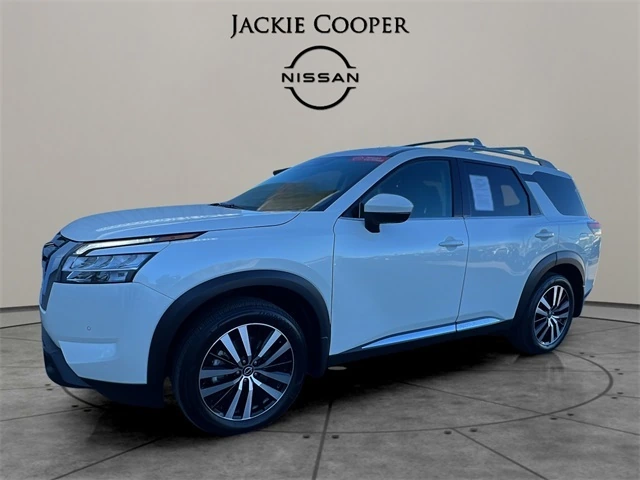 2024 Nissan Pathfinder Platinum's photo