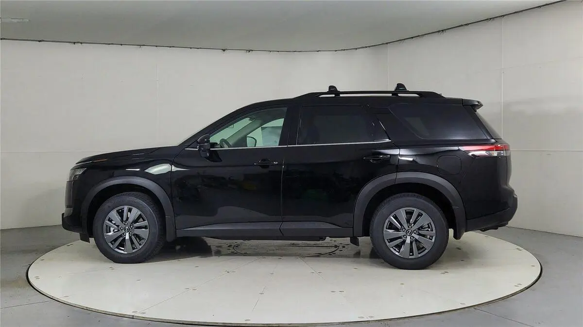2025 Nissan Pathfinder SV photo 4