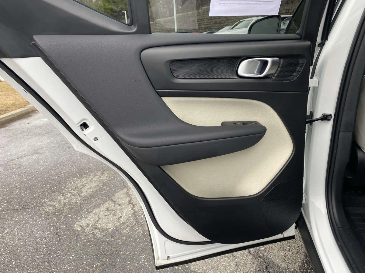 2024 Volvo - image 12