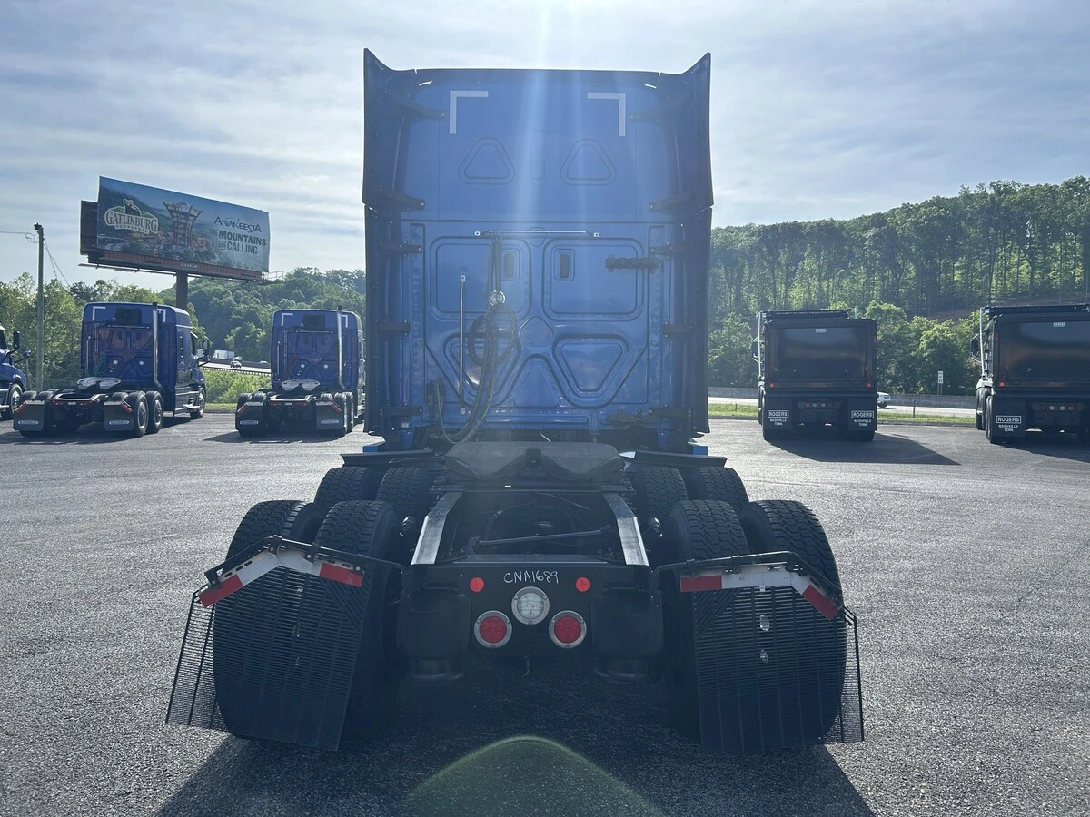 2022 Freightliner Cascadia — photo 4