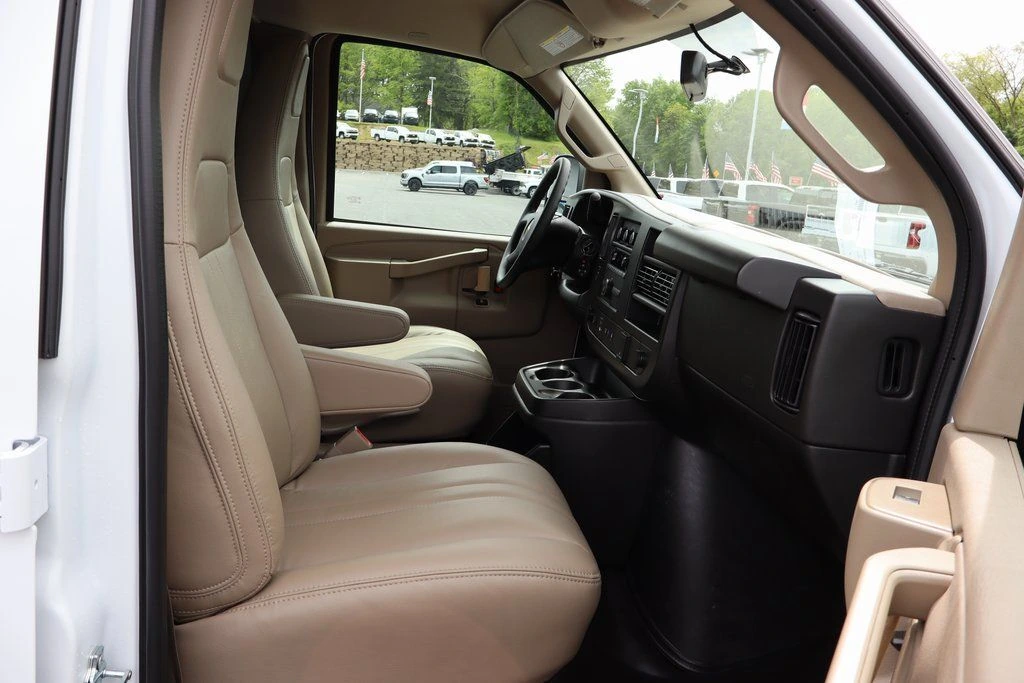 2025 Chevrolet Express Cargo Work Van - Photo 17