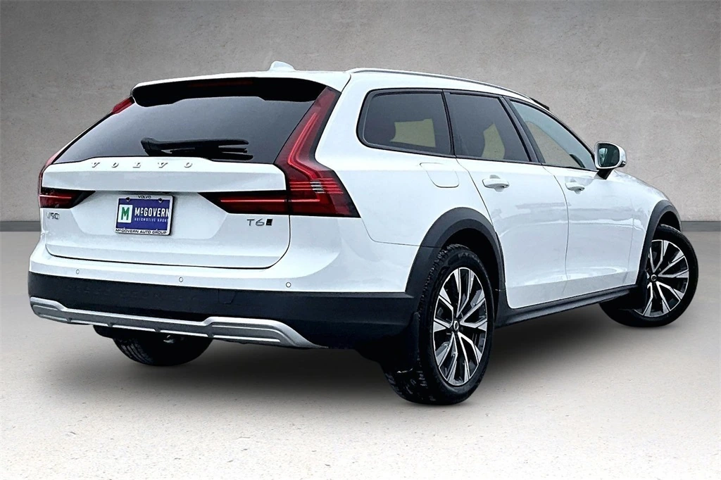 2021 Volvo - image 6