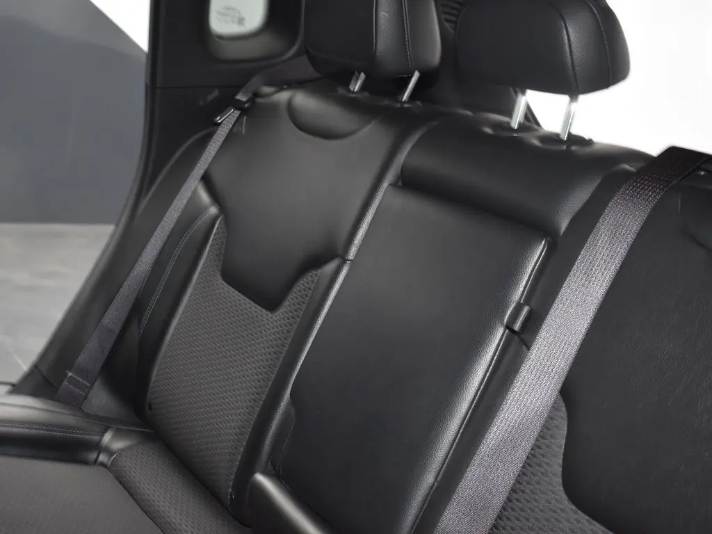 2023 Jeep Compass Latitude photo 18