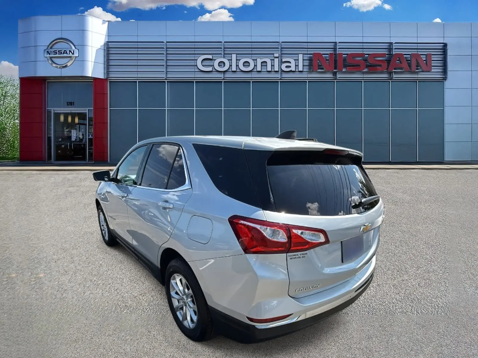 2019 Chevrolet Equinox LT photo 2