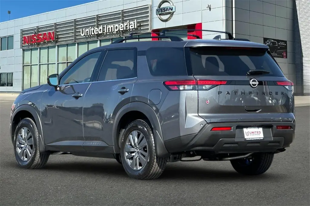 2025 Nissan Pathfinder SV photo 5