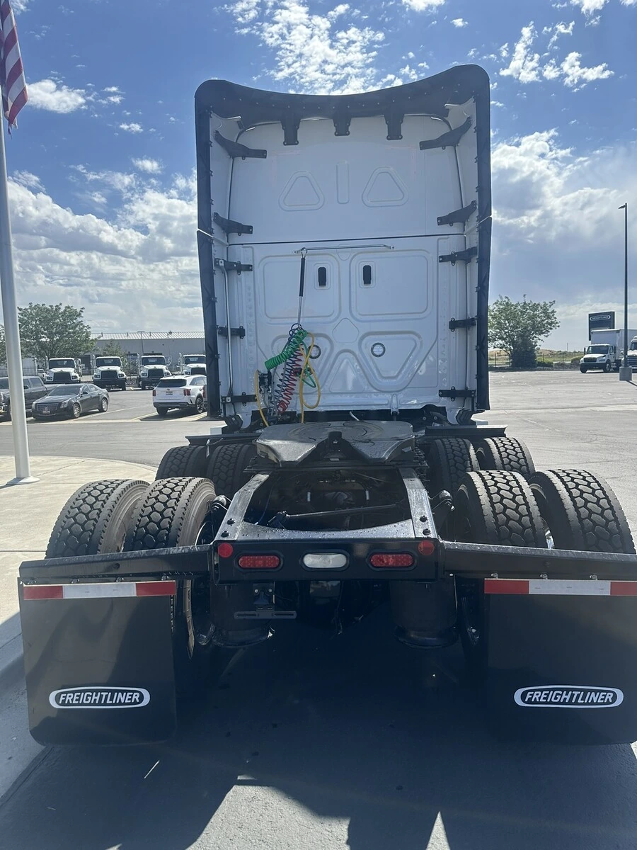 2026 Freightliner Cascadia - image 6