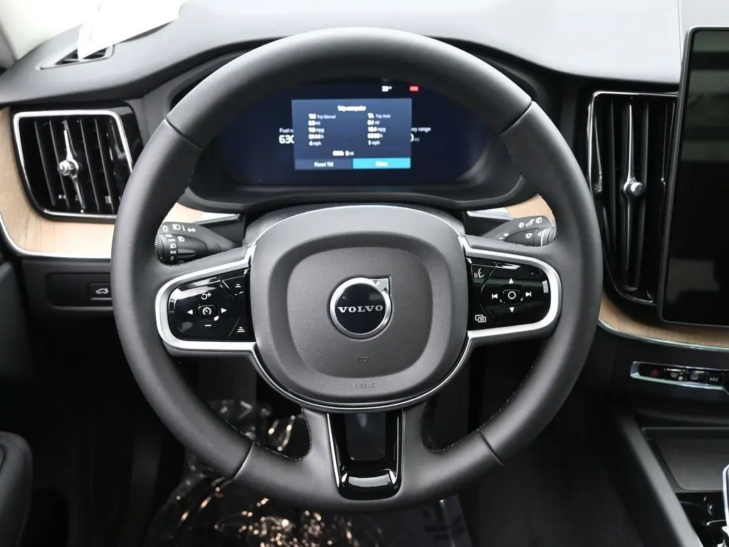 2026 Volvo - image 18