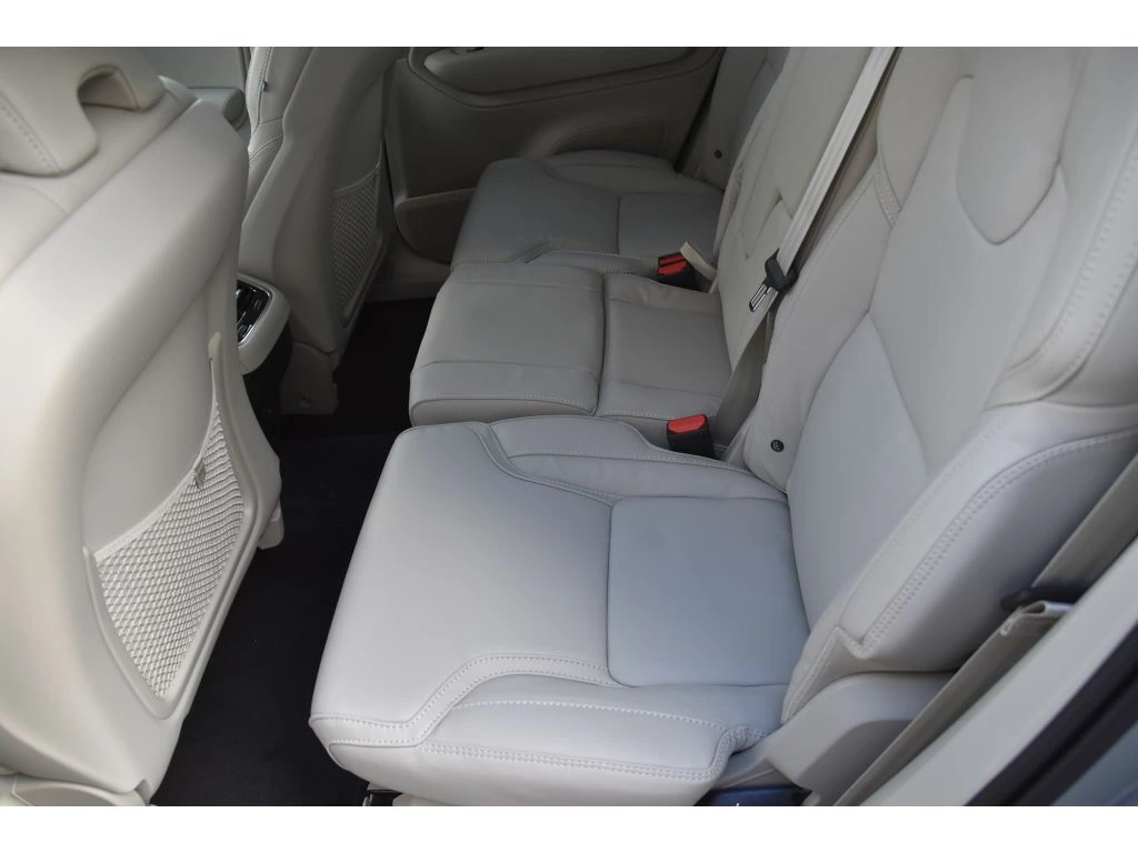 2026 Volvo - image 13