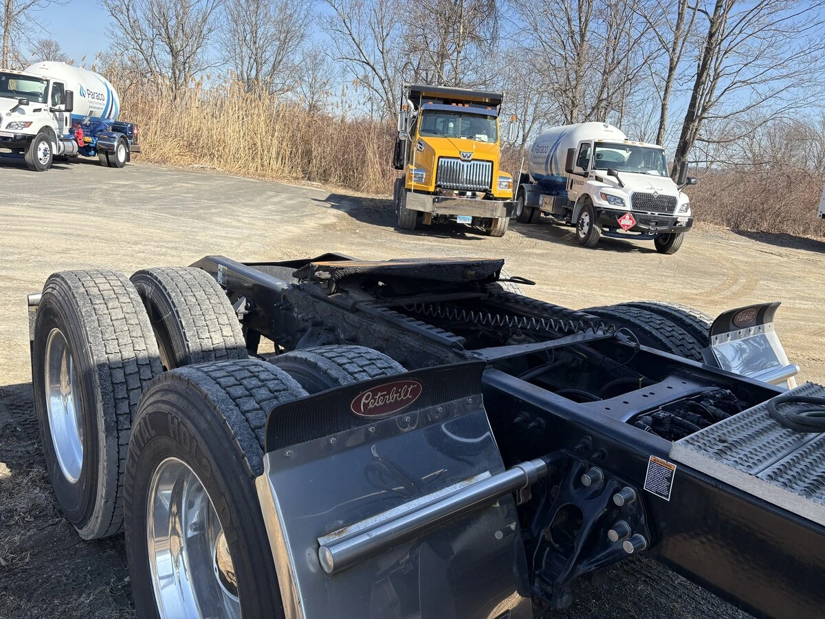 2018 Peterbilt 389 - image 10