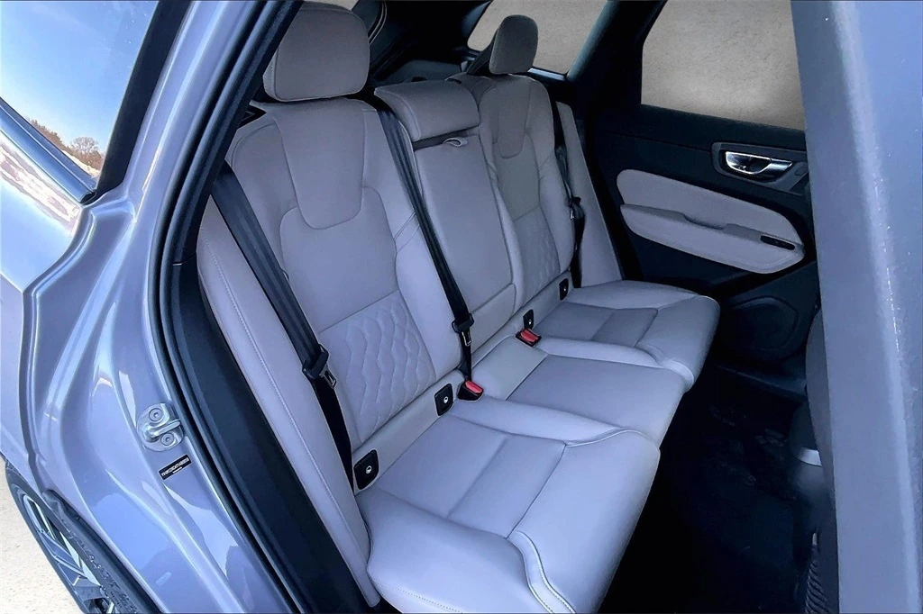 2026 Volvo - image 10