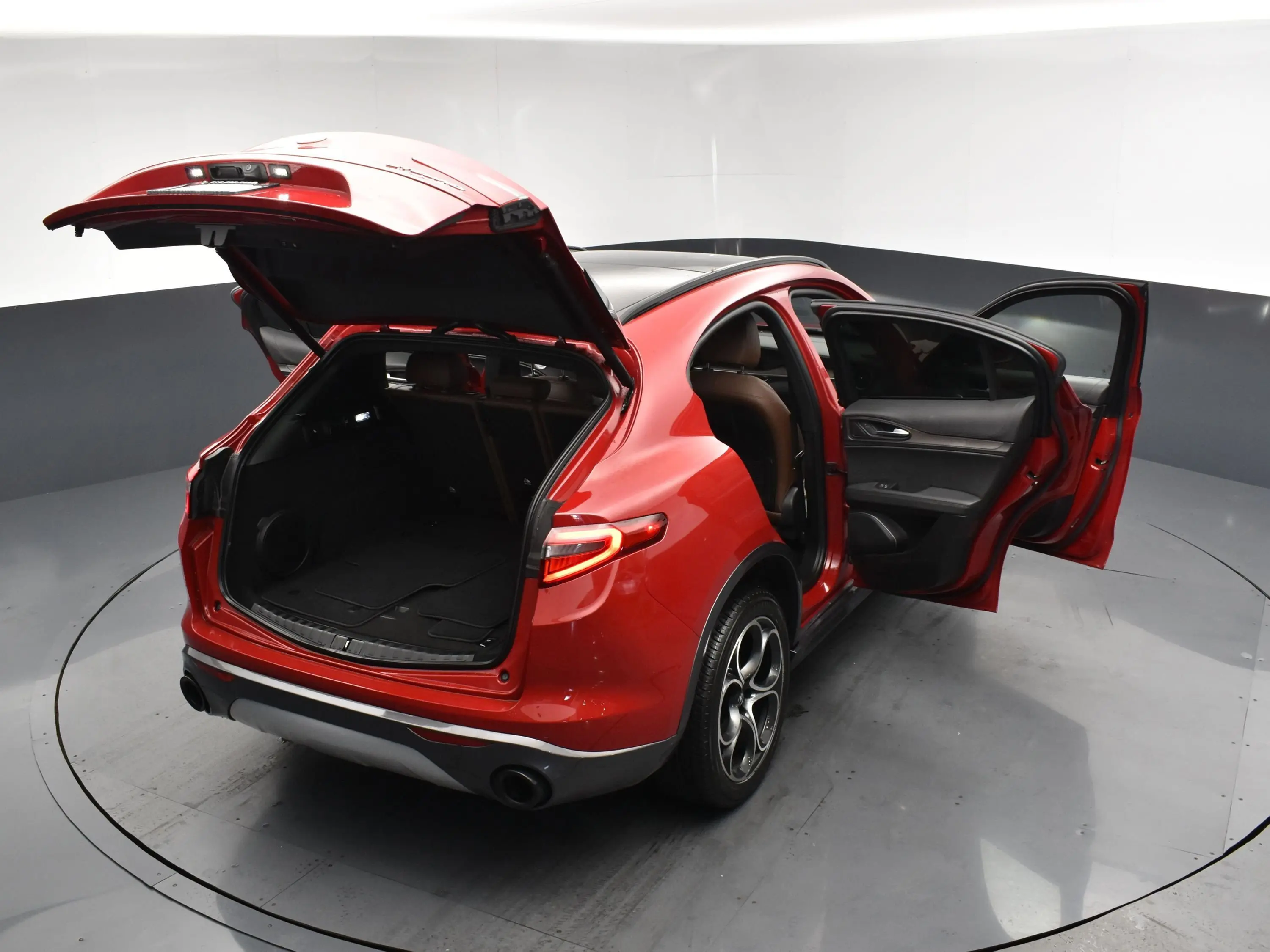 2022 Alfa Romeo Stelvio Ti photo 25