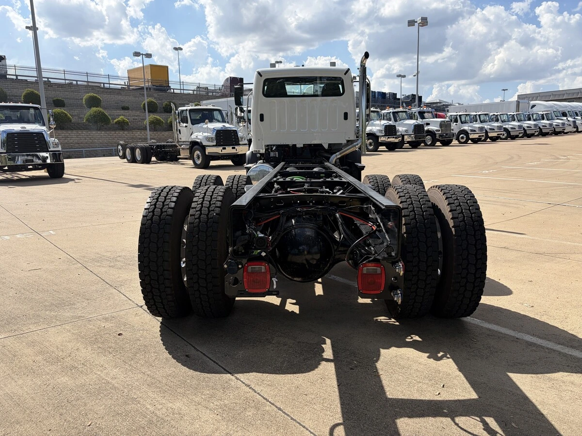 2027 Freightliner 114SD — photo 4