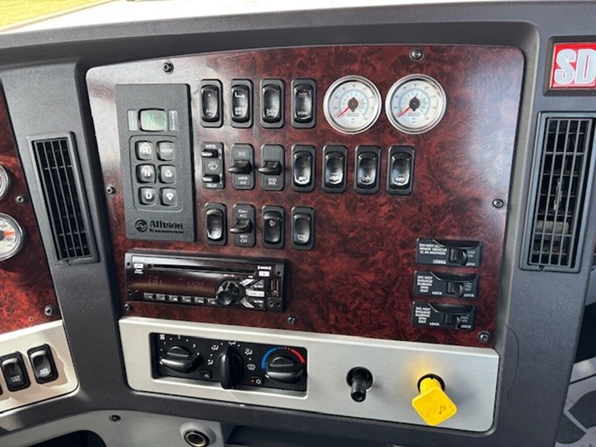 2021 Freightliner 122SD - image 16