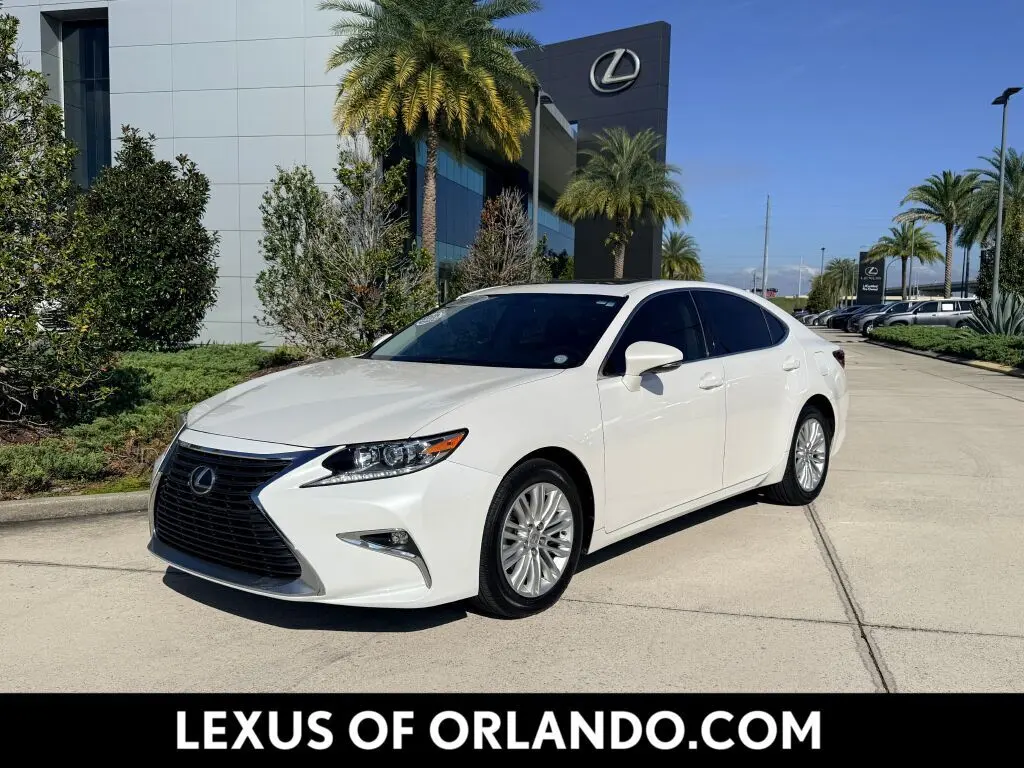 2016 Lexus ES 350's photo