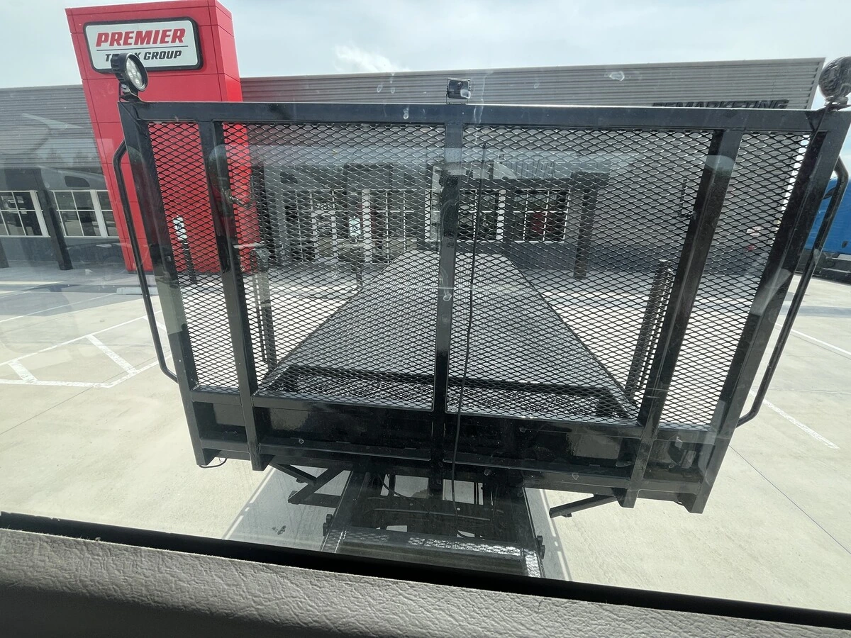 2017 Freightliner 114SD - image 24