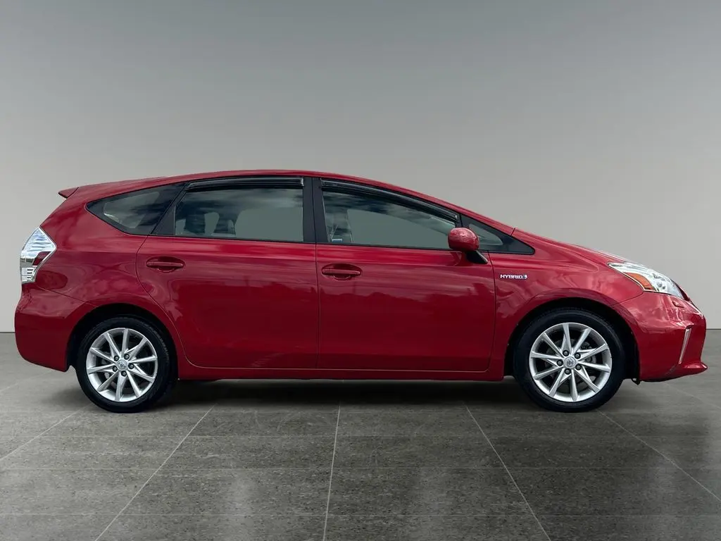 2014 Toyota Prius V Five photo 8