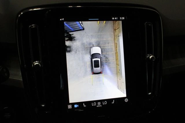 2025 Volvo - image 11