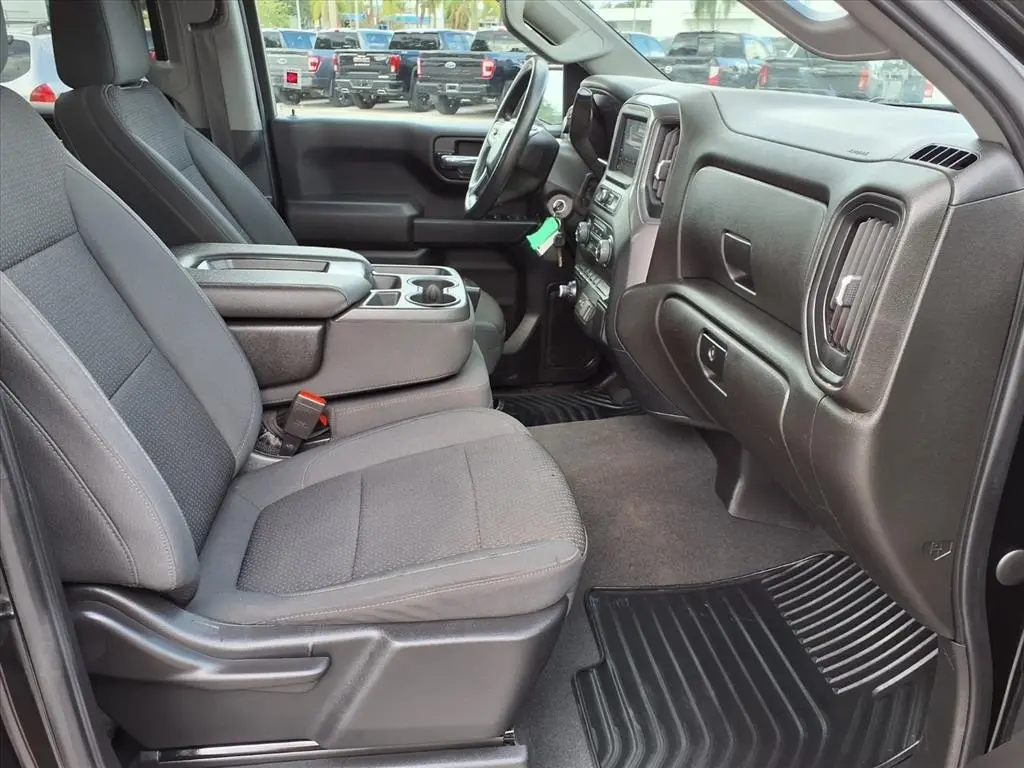 2022 Chevrolet Silverado 1500 Custom photo 11