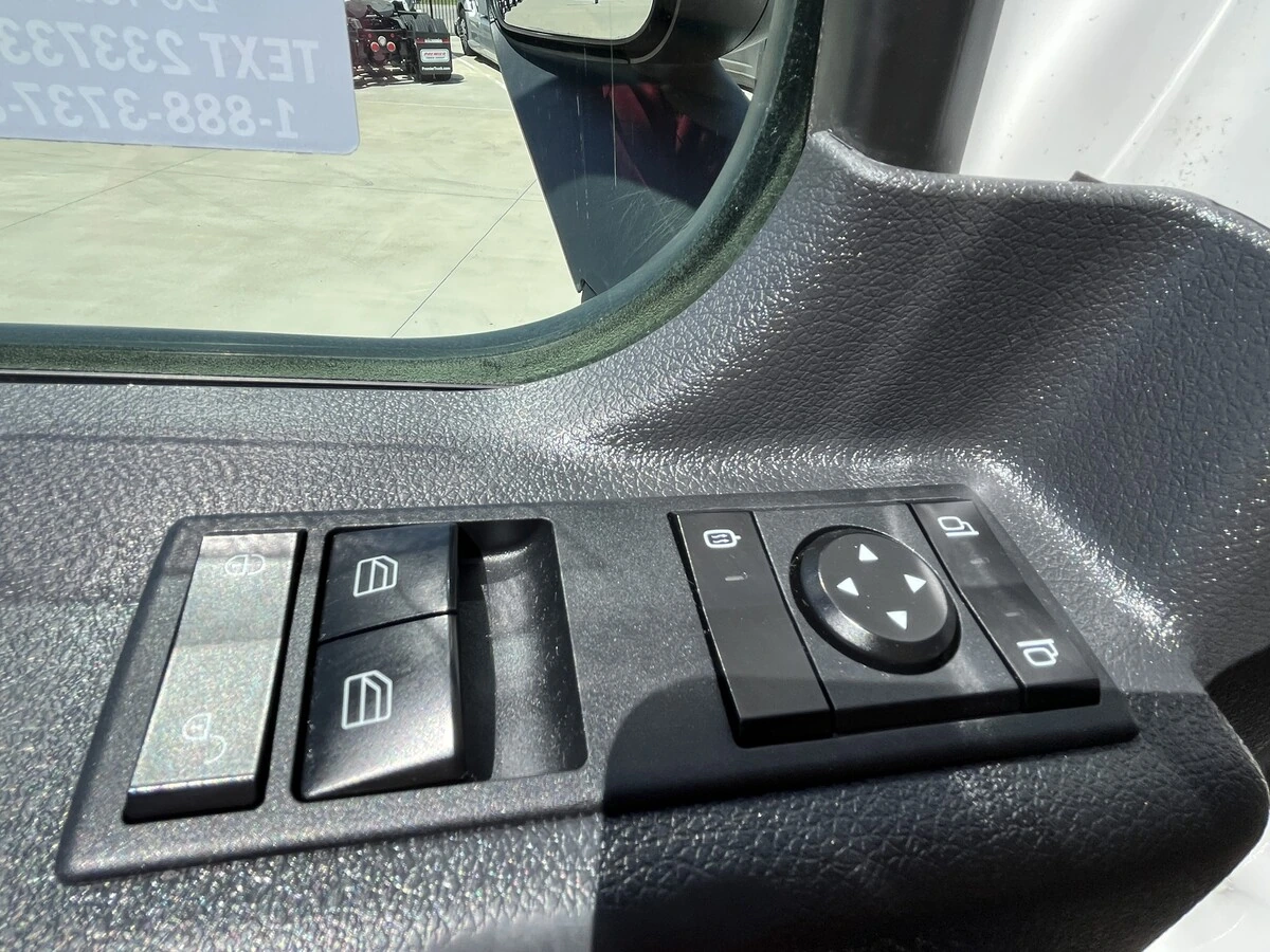 2025 Freightliner Cascadia - image 17