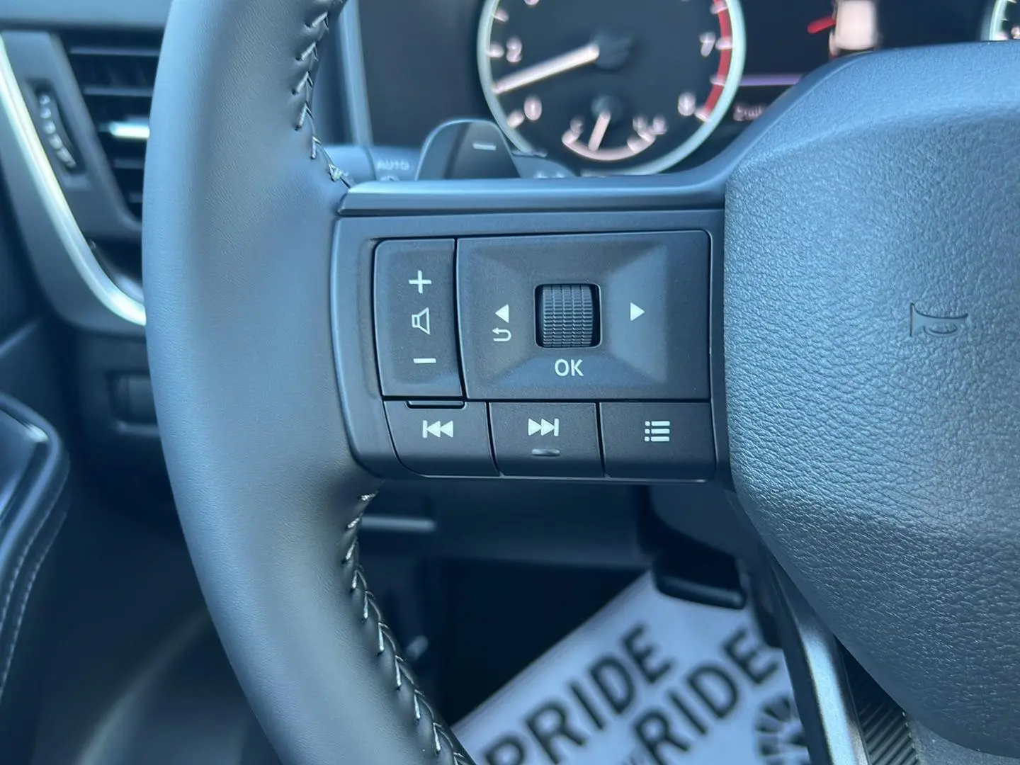 2026 Nissan Rogue SV photo 15