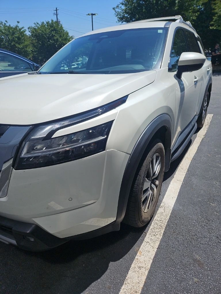 2022 Nissan Pathfinder SL 2WD's photo
