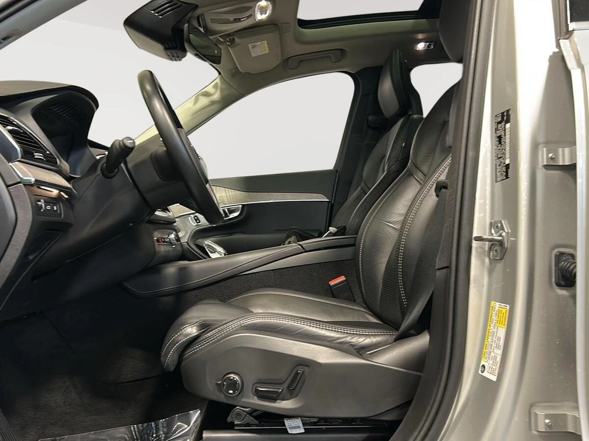 2021 Volvo - image 22