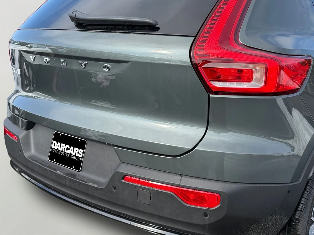 2026 Volvo - image 8