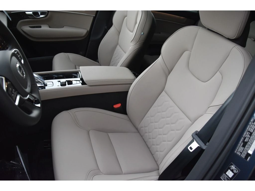 2026 Volvo - image 12