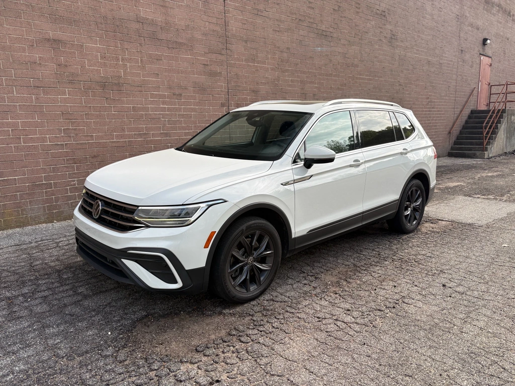 2022 Volkswagen Tiguan 2.0T SE's photo