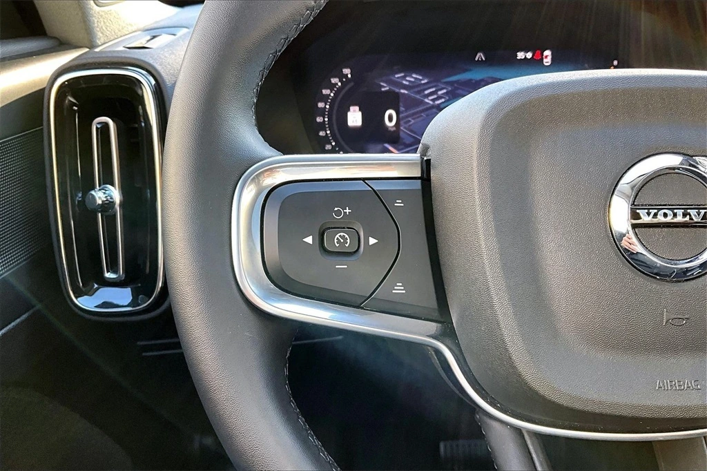 2026 Volvo - image 10