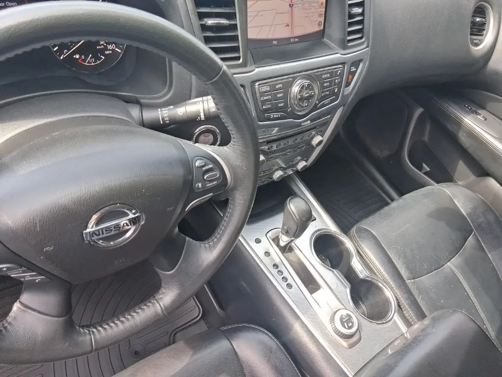 2018 Nissan Pathfinder SL photo 17