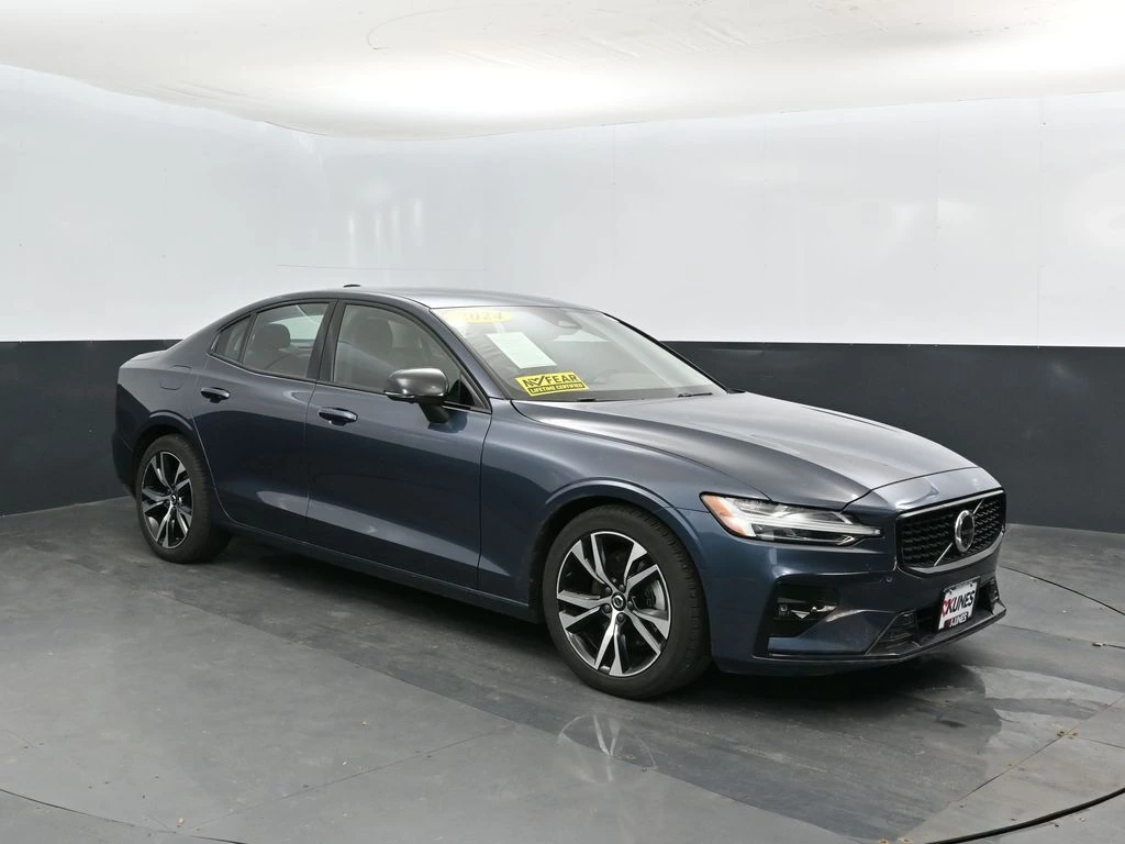 2024 Volvo - image 5