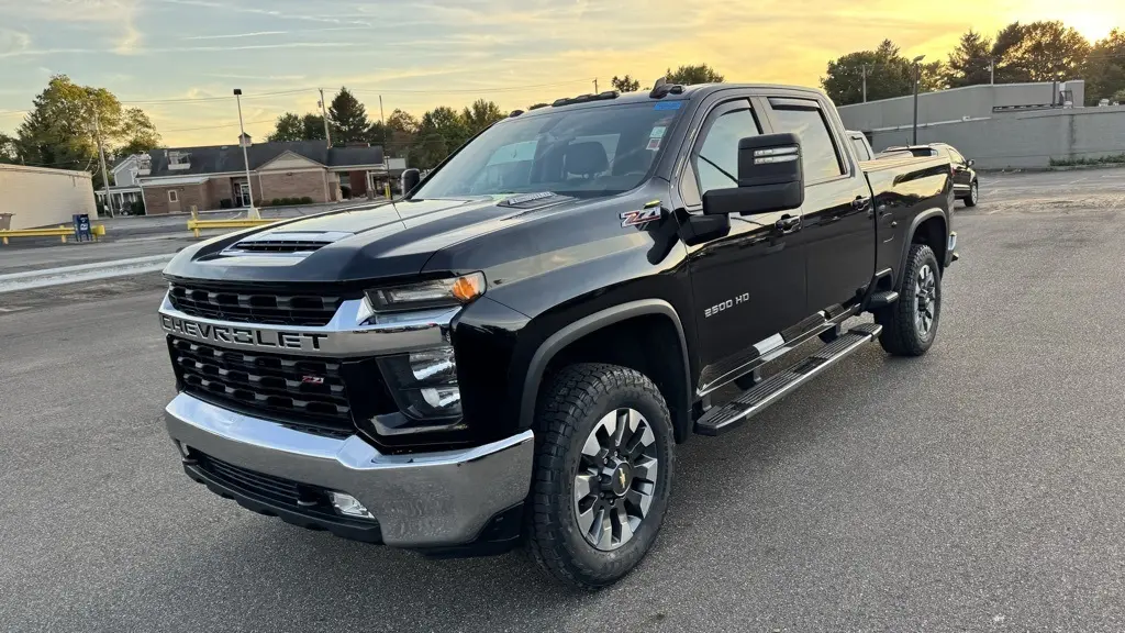 2021 Chevrolet Silverado 2500HD LT photo 3