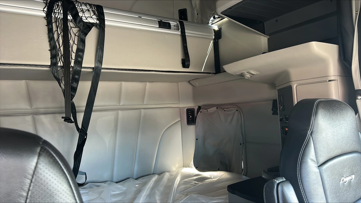 2023 Peterbilt 579 - image 6