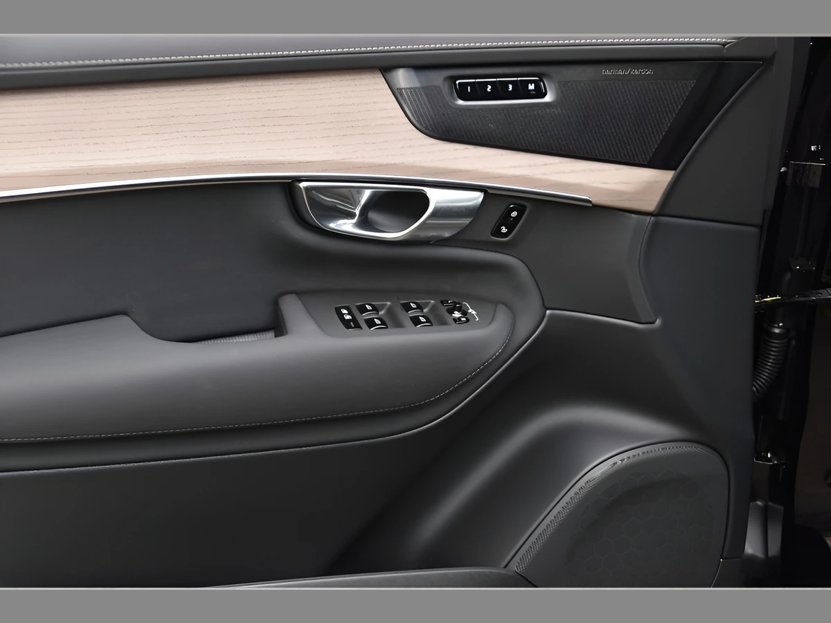 2026 Volvo XC90 Plus - Photo 22