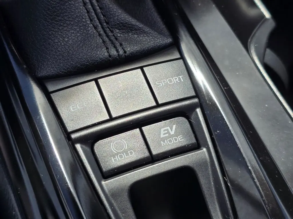 2025 Toyota Camry LE photo 5