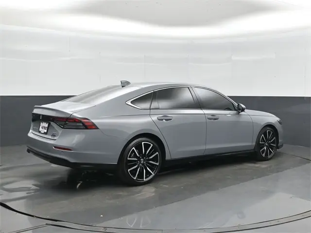 2024 Honda Accord Hybrid Touring photo 2