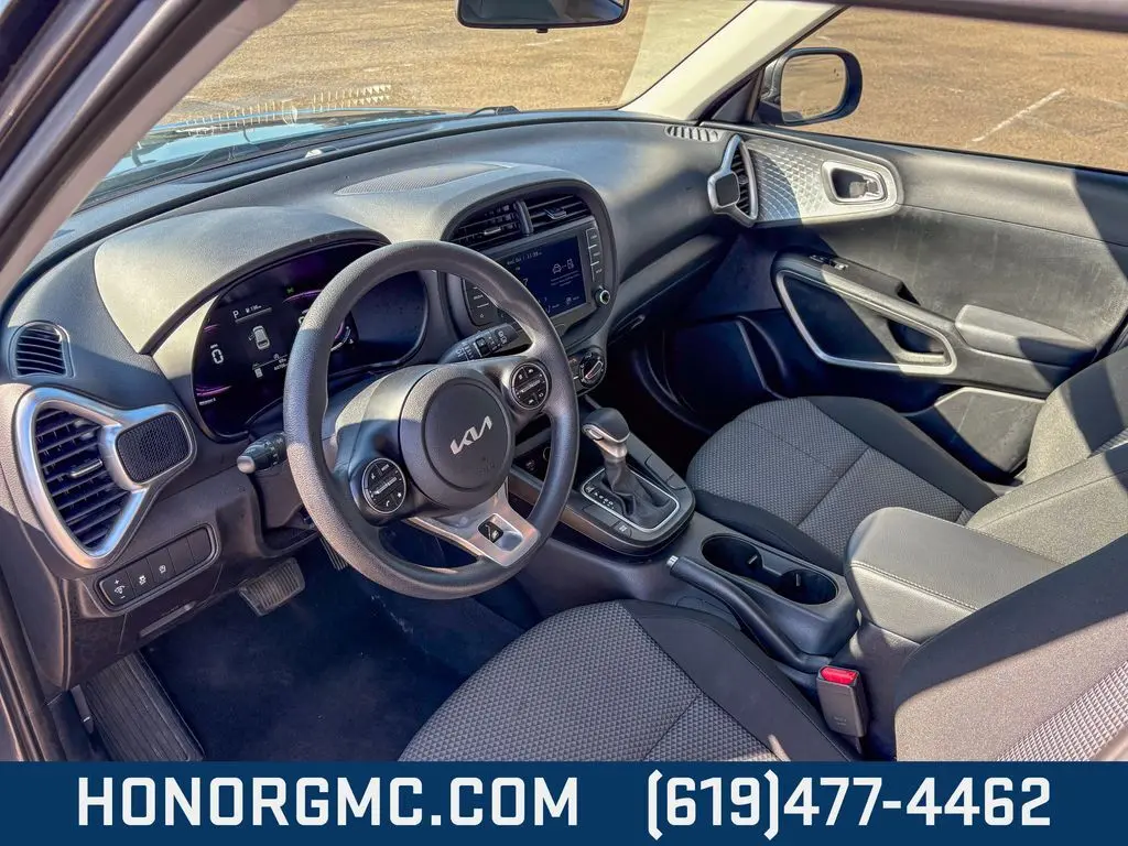 2023 Kia Soul LX photo 11