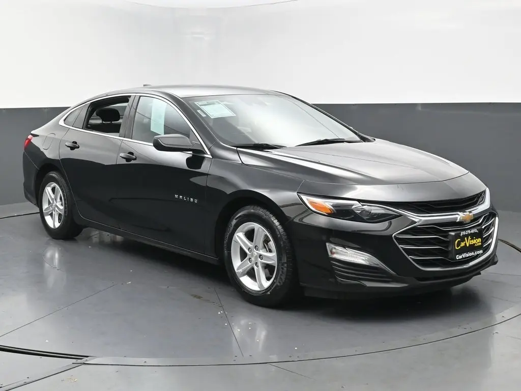2023 Chevrolet Malibu photo 2