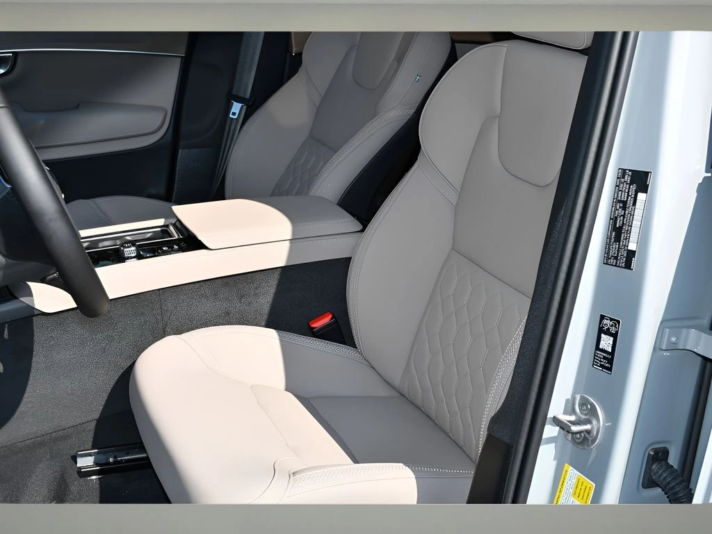 2026 Volvo XC90 Plus - Photo 13
